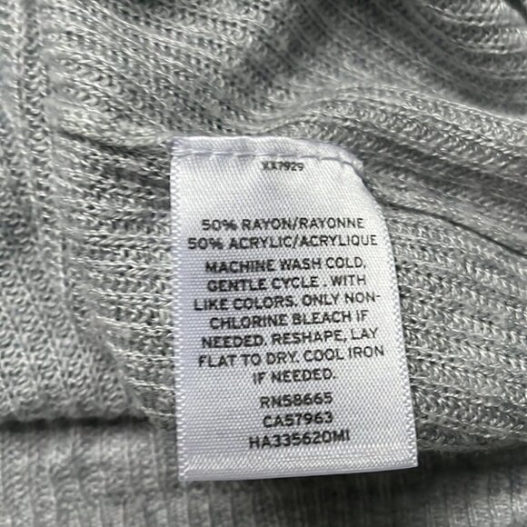 Halogen Oversized Lightweight V Neck Gray Sweater Size Medium - Picture 12 of 15